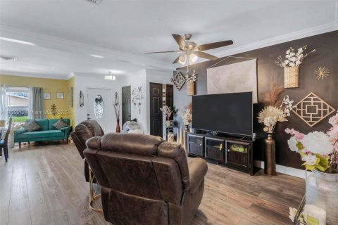 House in Margate, Florida 3 bedrooms, 156.73 sq.m. № 1827455 - photo 9