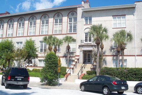 Condominio en alquiler en Saint Petersburg, Florida, 1 dormitorio, 55.74 m2 № 1844590 - foto 3