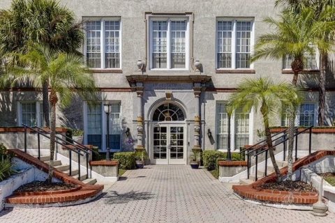 Condominio en alquiler en Saint Petersburg, Florida, 1 dormitorio, 55.74 m2 № 1844590 - foto 1