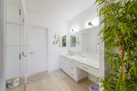 Condo in Lauderdale-by-the-Sea, Florida, 2 bedrooms  № 1874326 - photo 23