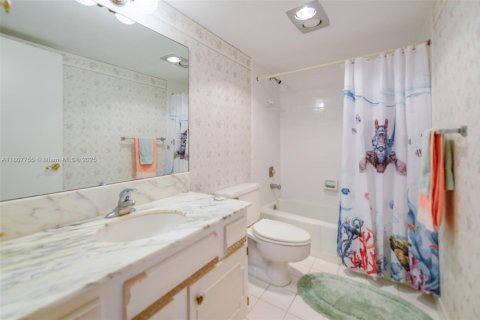 Condo in Lauderdale-by-the-Sea, Florida, 2 bedrooms  № 1874326 - photo 22