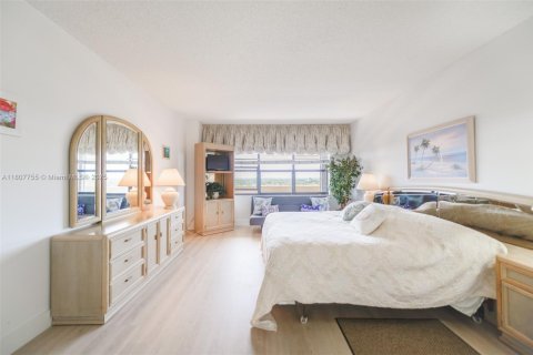 Condo in Lauderdale-by-the-Sea, Florida, 2 bedrooms  № 1874326 - photo 13