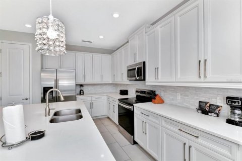 Villa ou maison à vendre à Kissimmee, Floride: 5 chambres, 273.6 m2 № 2196802 - photo 3