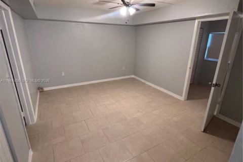 Condo in North Miami, Florida, 1 bedroom  № 2001660 - photo 6