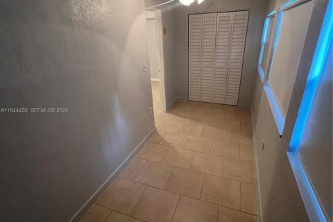 Condo in North Miami, Florida, 1 bedroom  № 2001660 - photo 10