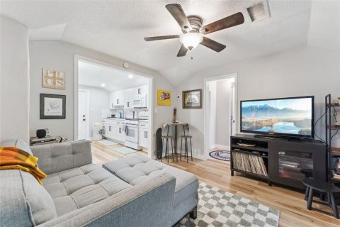 Commercial property in Orlando, Florida 5 bedrooms, 220.64 sq.m. № 2416249 - photo 15