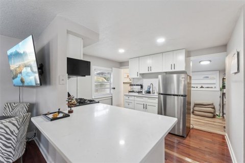 Commercial property in Orlando, Florida 5 bedrooms, 220.64 sq.m. № 2416249 - photo 8
