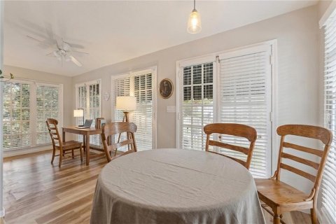Commercial property in Orlando, Florida 5 bedrooms, 220.64 sq.m. № 2416249 - photo 24