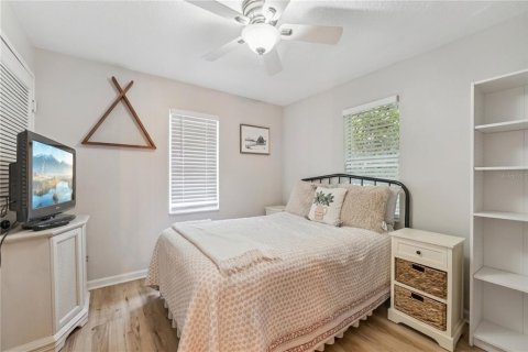 Commercial property in Orlando, Florida 5 bedrooms, 220.64 sq.m. № 2416249 - photo 26
