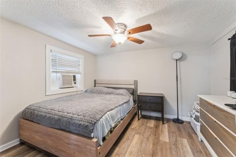 Commercial property in Orlando, Florida 5 bedrooms, 220.64 sq.m. № 2416249 - photo 30