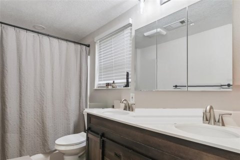 Commercial property in Orlando, Florida 5 bedrooms, 220.64 sq.m. № 2416249 - photo 25