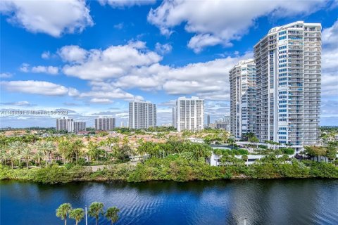 Condo in Aventura, Florida, 2 bedrooms  № 1351827 - photo 17