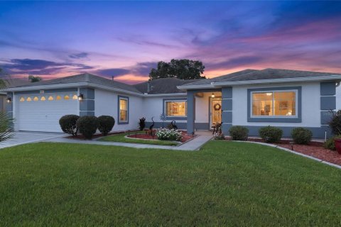 House in Summerfield, Florida 3 bedrooms, 163.42 sq.m. № 2285109