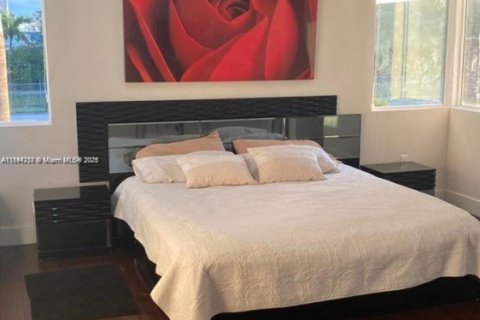Casa en venta en Doral, Florida, 5 dormitorios, 305.83 m2 № 1946089 - foto 7