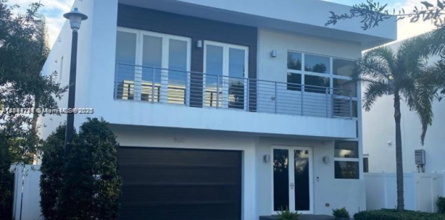 Casa en Doral, Florida 5 dormitorios, 305.83 m2 № 1946089