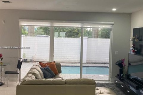 Casa en venta en Doral, Florida, 5 dormitorios, 305.83 m2 № 1946089 - foto 4