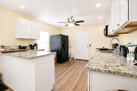 House in Zephyrhills, Florida 2 bedrooms, 68.28 sq.m. № 2230020 - photo 11