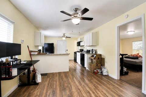 House in Zephyrhills, Florida 2 bedrooms, 68.28 sq.m. № 2230020 - photo 8