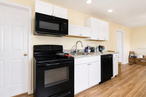 House in Zephyrhills, Florida 2 bedrooms, 68.28 sq.m. № 2230020 - photo 12