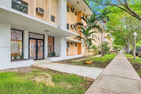 Снять в аренду кондоминиум в Корал-Гейблс, Флорида 1 спальня, 38.09м2, № 1827482 - фото 1