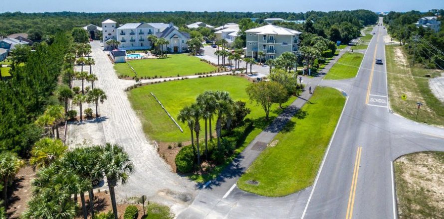 Commercial property in Santa Rosa Beach, Florida № 560049