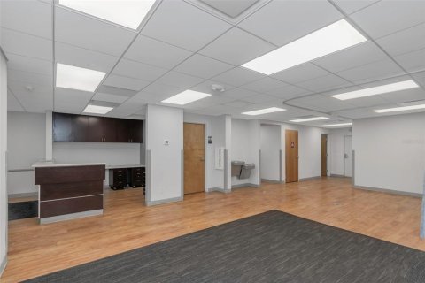Propiedad comercial en alquiler en Temple Terrace, Florida, 1618.45 m2 № 1688271 - foto 24