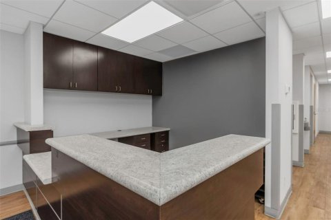 Propiedad comercial en alquiler en Temple Terrace, Florida, 1618.45 m2 № 1688271 - foto 15