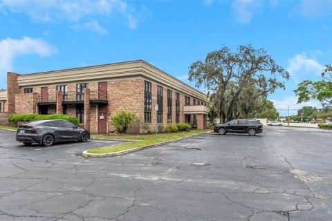 Propiedad comercial en alquiler en Temple Terrace, Florida, 1618.45 m2 № 1688271 - foto 4