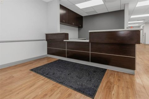 Propiedad comercial en alquiler en Temple Terrace, Florida, 1618.45 m2 № 1688271 - foto 11