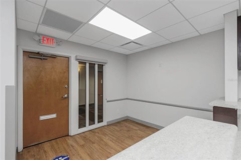 Propiedad comercial en alquiler en Temple Terrace, Florida, 1618.45 m2 № 1688271 - foto 14