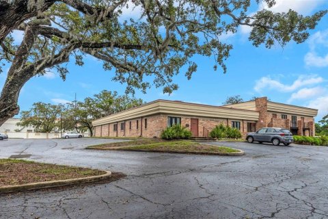 Propiedad comercial en alquiler en Temple Terrace, Florida, 1618.45 m2 № 1688271 - foto 5