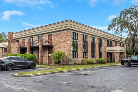 Propiedad comercial en alquiler en Temple Terrace, Florida, 1618.45 m2 № 1688271 - foto 3