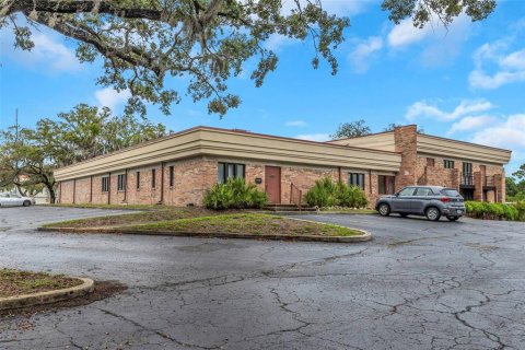 Propiedad comercial en alquiler en Temple Terrace, Florida, 1618.45 m2 № 1688271 - foto 6
