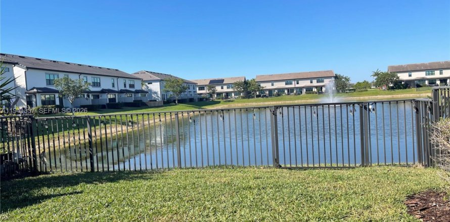 Adosado en Oakland Park, Florida 3 dormitorios, 164.81 m2 № 2000045