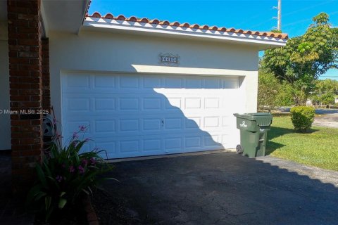 Villa ou maison à louer à South Miami, Floride: 3 chambres, 166.95 m2 № 1947739 - photo 5