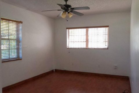 Villa ou maison à louer à South Miami, Floride: 3 chambres, 166.95 m2 № 1947739 - photo 8