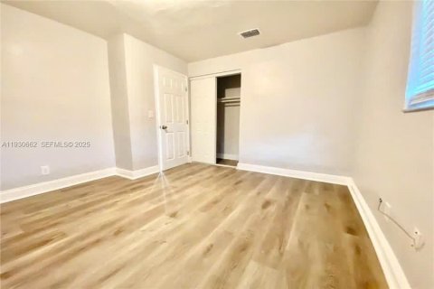 Villa ou maison à vendre à Davie, Floride: 3 chambres, 87.7 m2 № 1989441 - photo 13