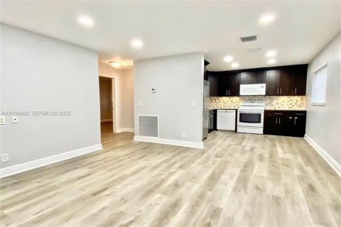 Villa ou maison à vendre à Davie, Floride: 3 chambres, 87.7 m2 № 1989441 - photo 4