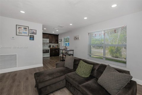 Villa ou maison à vendre à Davie, Floride: 3 chambres, 87.7 m2 № 1989441 - photo 8