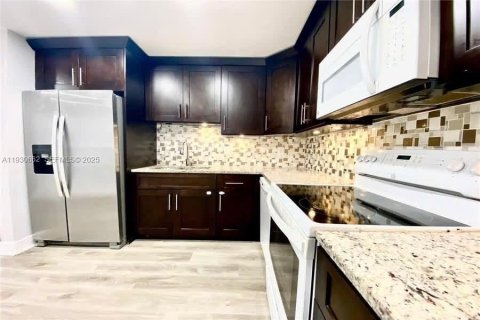 Villa ou maison à vendre à Davie, Floride: 3 chambres, 87.7 m2 № 1989441 - photo 3