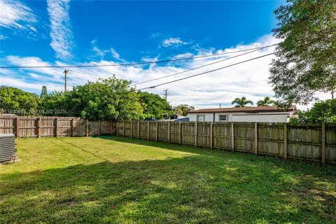 Villa ou maison à vendre à Davie, Floride: 3 chambres, 87.7 m2 № 1989441 - photo 2