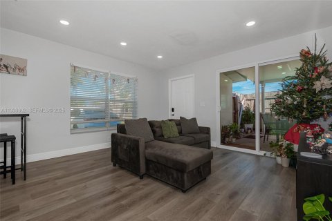 Villa ou maison à vendre à Davie, Floride: 3 chambres, 87.7 m2 № 1989441 - photo 7