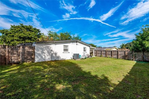 Villa ou maison à vendre à Davie, Floride: 3 chambres, 87.7 m2 № 1989441 - photo 22