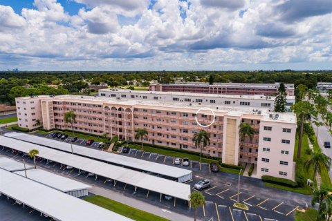 Condo in Saint Petersburg, Florida, 2 bedrooms  № 2101357 - photo 15