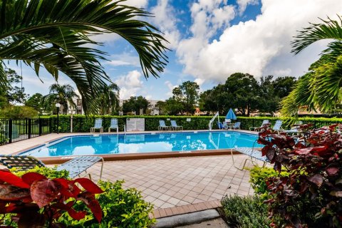 Condo in Saint Petersburg, Florida, 2 bedrooms  № 2101357 - photo 16