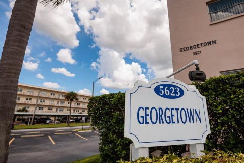 Condo in Saint Petersburg, Florida, 2 bedrooms  № 2101357 - photo 13