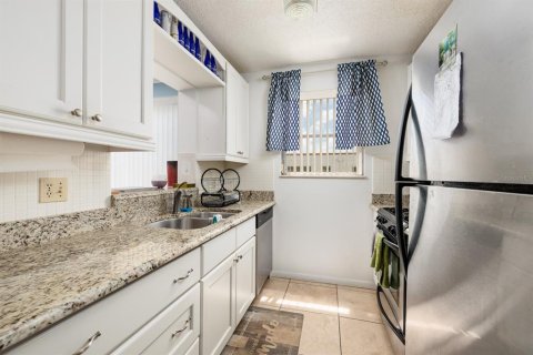 Condo in Saint Petersburg, Florida, 2 bedrooms  № 2101357 - photo 6