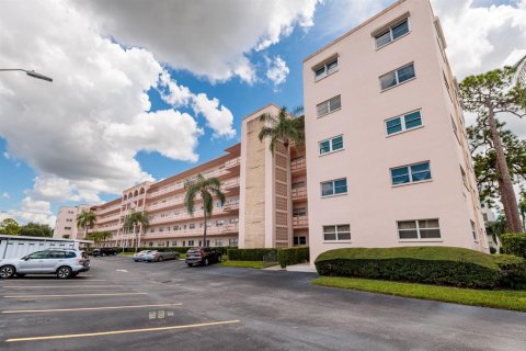 Condo in Saint Petersburg, Florida, 2 bedrooms № 2101357