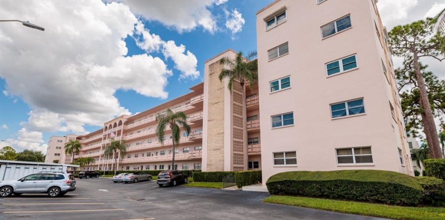 Condo in Saint Petersburg, Florida, 2 bedrooms  № 2101357