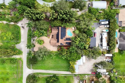 Casa en Southwest Ranches, Florida 3 dormitorios, 227.98 m2 № 2050556